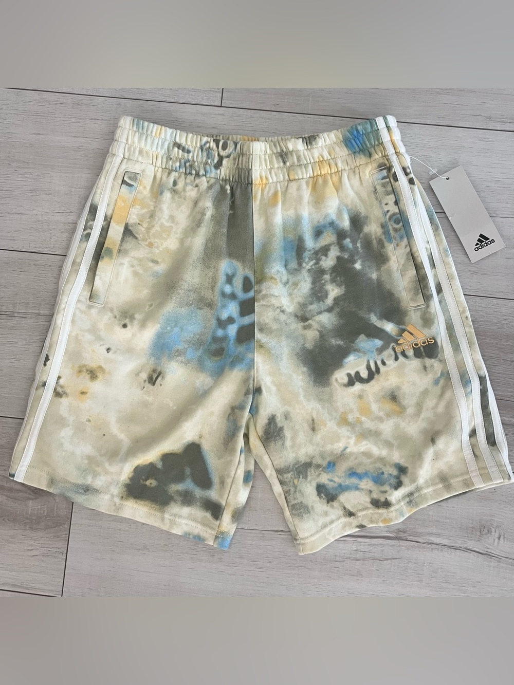 adidas All-Over Print Die Marke French Terry shorts- Boys L 14/16